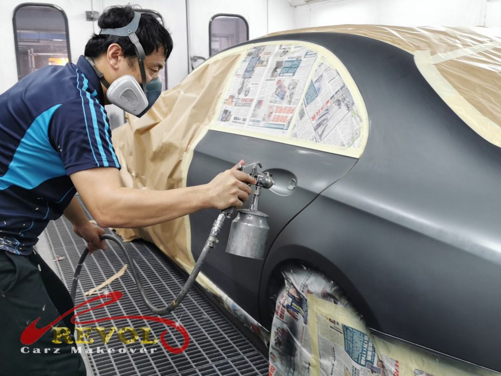 Revol Carz spray painting booth